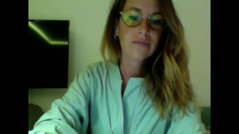 olyra11 online show from October 26, 9:42 pm