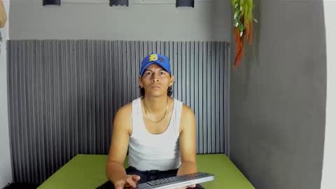 Snapshot of omar_roy chatting on December 2, 2:56 pm OMAR online show from December 2, 2:56 pm