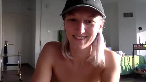 Snapshot of omilk chatting on January 18, 11:33 pm omilk online show from January 18, 11:33 pm