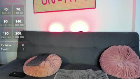 Violette online show from April 3, 3:10 pm