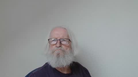 Snapshot of onanister chatting on October 17, 2:19 pm Somewhere over the rainbow online show from October 17, 2:19 pm