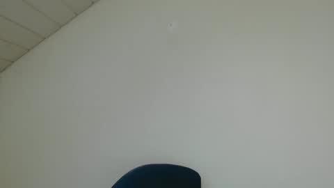 Snapshot of onanister chatting on October 23, 8:13 am Somewhere over the rainbow online show from October 23, 8:13 am