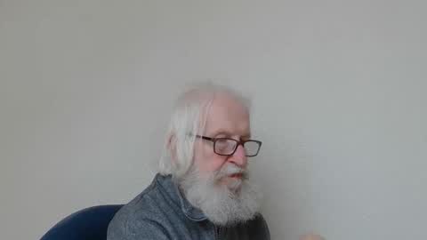 Snapshot of onanister chatting on November 5, 7:52 am Somewhere over the rainbow online show from November 5, 7:52 am