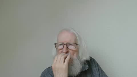 Snapshot of onanister chatting on November 13, 8:02 am Somewhere over the rainbow online show from November 13, 8:02 am