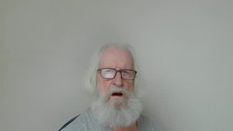 Snapshot of onanister chatting on November 16, 2:55 pm Somewhere over the rainbow online show from November 16, 2:55 pm