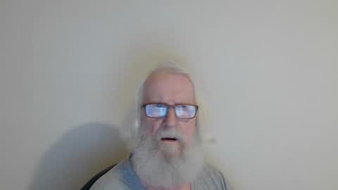 Snapshot of onanister chatting on November 19, 9:15 pm Somewhere over the rainbow online show from November 19, 9:15 pm