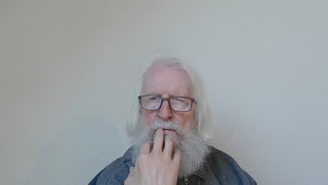 Snapshot of onanister chatting on November 29, 9:23 am Somewhere over the rainbow online show from November 29, 9:23 am