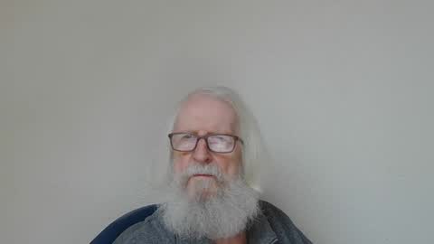 Snapshot of onanister chatting on December 19, 8:21 am Somewhere over the rainbow online show from December 19, 8:21 am