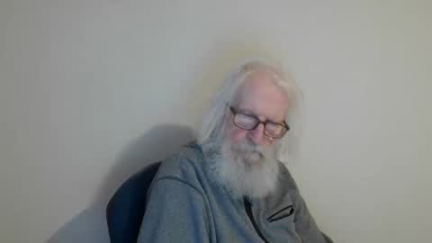 Snapshot of onanister chatting on January 9, 3:59 pm Somewhere over the rainbow online show from January 9, 3:59 pm