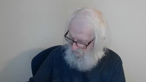 Snapshot of onanister chatting on January 10, 8:05 am Somewhere over the rainbow online show from January 10, 8:05 am