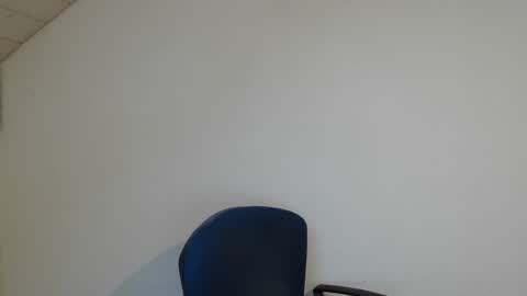 Snapshot of onanister chatting on January 11, 8:19 am Somewhere over the rainbow online show from January 11, 8:19 am