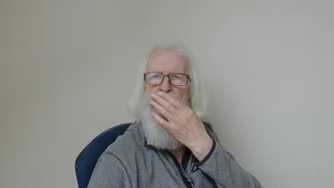 Snapshot of onanister chatting on February 7, 7:56 am Somewhere over the rainbow online show from February 7, 7:56 am