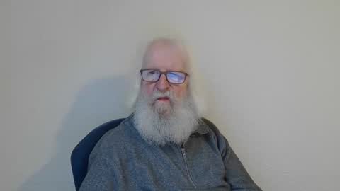 Snapshot of onanister chatting on February 9, 7:56 am Somewhere over the rainbow online show from February 9, 7:56 am