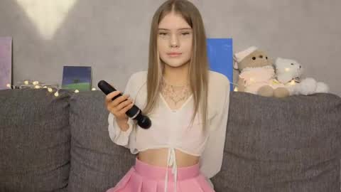 Snapshot of one_more_touch chatting on June 4, 1:39 pm Eva online show from June 4, 1:39 pm