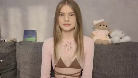 Snapshot of one_more_touch chatting on June 25, 1:37 pm Eva online show from June 25, 1:37 pm