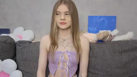 Snapshot of one_more_touch chatting on August 2, 1:31 pm Eva online show from August 2, 1:31 pm