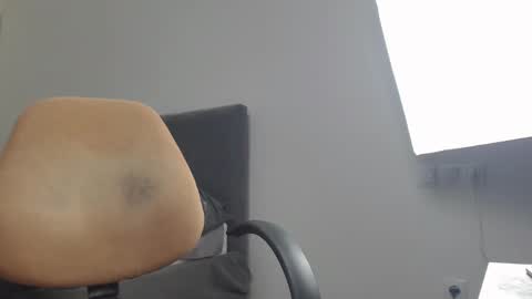 onebestlover online show from February 15, 1:05 pm