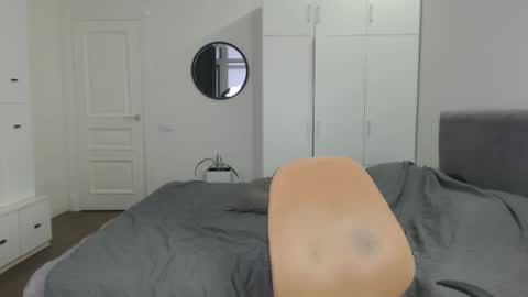 onebestlover online show from February 18, 2:06 pm