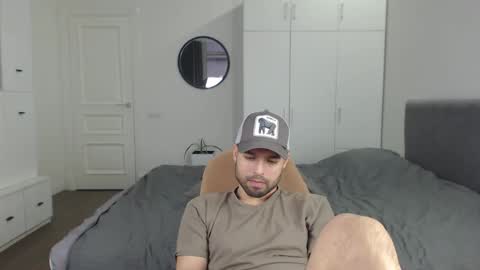 onebestlover online show from February 25, 3:05 pm