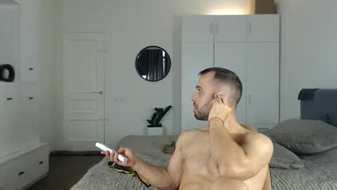 onebestlover online show from October 16, 7:42 am