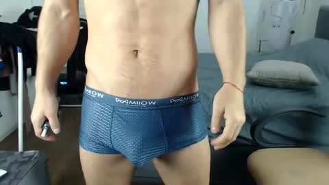 onebestlover online show from December 15, 8:40 am