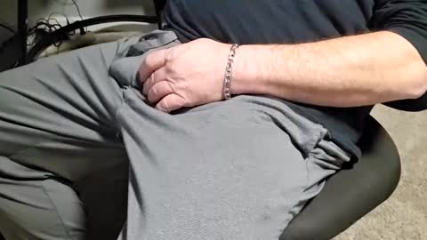 Unpredictable online show from December 6, 6:06 pm