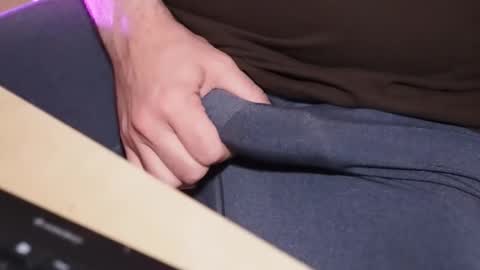 Snapshot of onemanmafia chatting on October 17, 11:24 am OneManMafia online show from October 17, 11:24 am