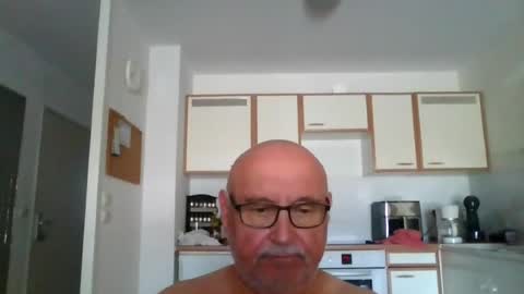 Snapshot of onemoretimebis chatting on July 28, 11:28 am Onemoretimebis online show from July 28, 11:28 am