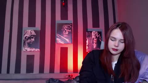 onessandra online show from March 27, 1:44 am