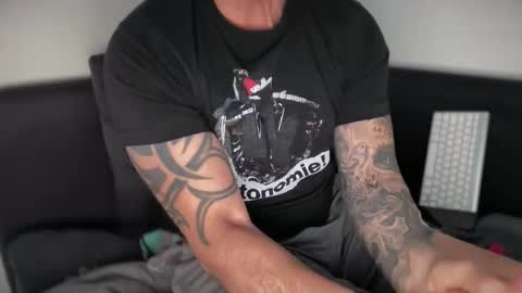 Snapshot of onkel90 chatting on June 10, 7:13 pm onkel90 online show from June 10, 7:13 pm