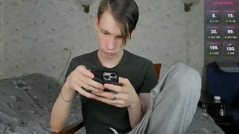 Snapshot of only_eric chatting on April 18, 11:14 am Erick online show from April 18, 11:14 am