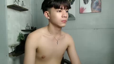 Snapshot of only_mau chatting on December 13, 7:53 pm MAU online show from December 13, 7:53 pm