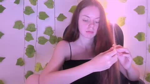 only_sarah1 online show from December 13, 9:09 pm