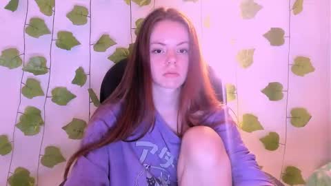 only_sarah1 online show from December 19, 9:33 pm