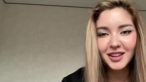 Snapshot of only_this chatting on April 10, 9:47 am only_this online show from April 10, 9:47 am