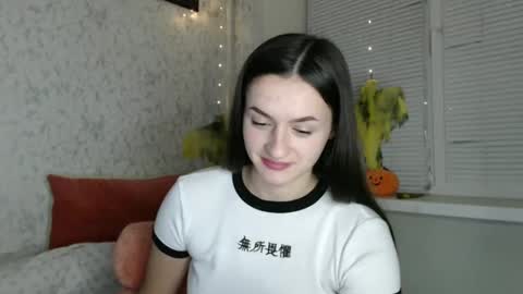 Snapshot of only_ubutterfly chatting on December 3, 11:35 pm Amalia online show from December 3, 11:35 pm