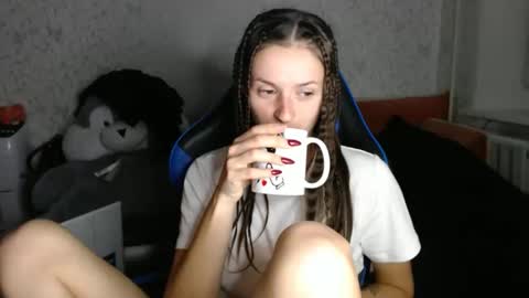 Snapshot of only_ubutterfly chatting on October 24, 5:42 pm Amalia online show from October 24, 5:42 pm