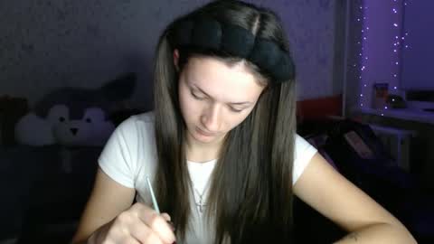 Snapshot of only_ubutterfly chatting on November 28, 6:10 pm Amalia online show from November 28, 6:10 pm