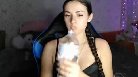 Snapshot of only_ubutterfly chatting on December 15, 6:01 pm Amalia online show from December 15, 6:01 pm