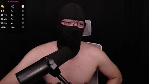 Snapshot of onlycosplayguy chatting on November 4, 12:43 am Dante online show from November 4, 12:43 am