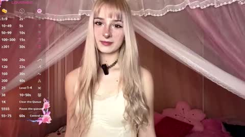 Snapshot of onlyeva1 chatting on March 26, 7:14 am Eva online show from March 26, 7:14 am