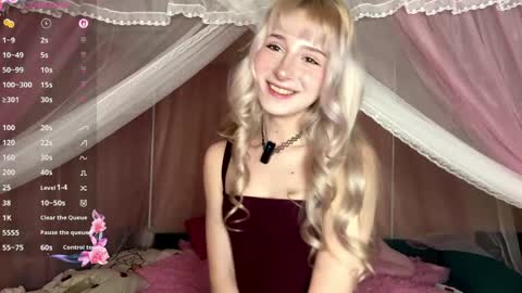 Snapshot of onlyeva1 chatting on March 27, 8:09 am Eva online show from March 27, 8:09 am