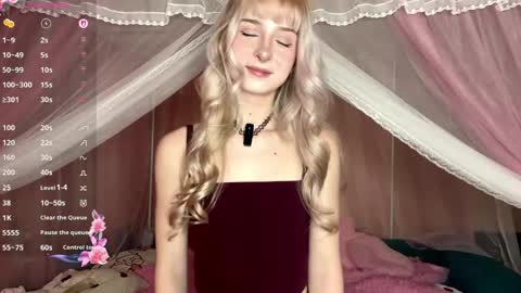 Snapshot of onlyeva1 chatting on March 27, 8:26 am Eva online show from March 27, 8:26 am