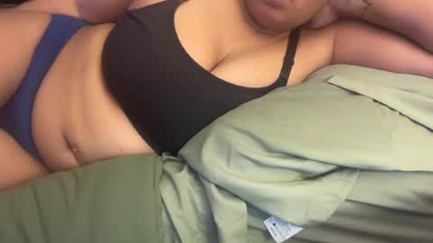 onlyinurdreams00 online show from June 30, 3:51 am