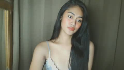 onlyjulia25 online show from December 4, 7:06 am