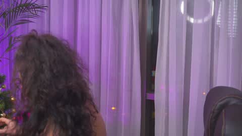 Snapshot of onlynicolle chatting on December 4, 2:37 pm Nicolle online show from December 4, 2:37 pm