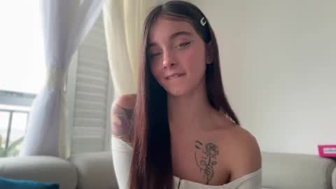 Snapshot of onlysophia chatting on June 5, 10:04 pm Sophia online show from June 5, 10:04 pm