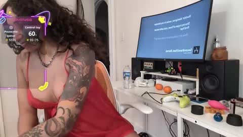 Snapshot of onlystrings chatting on February 13, 11:12 pm Duo online show from February 13, 11:12 pm