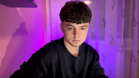 Snapshot of onyiix_ chatting on November 11, 6:52 pm Mike online show from November 11, 6:52 pm