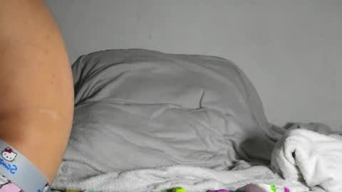 onzas_ online show from March 5, 7:54 pm